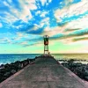 Bluebird Puzzle - La Réunion - Jetée et Phare de Saint Pierre - 1000 Piece Jigsaw Puzzle Online