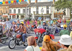 Falcon de luxe - The Motorcycle Show 2 X 500 Piece Jigsaw Puzzle Clearance