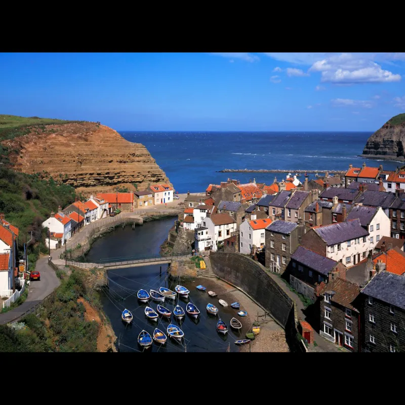 House of Puzzles HOP - Stunning Staithes - 1000 Piece Jigsaw Puzzle Hot
